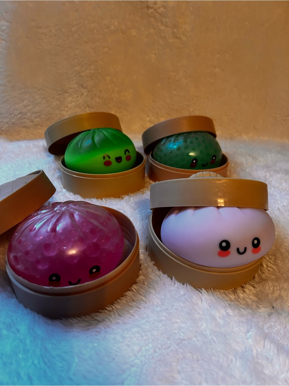 4 dumpling squishy’s.  Not RMS. Not played with